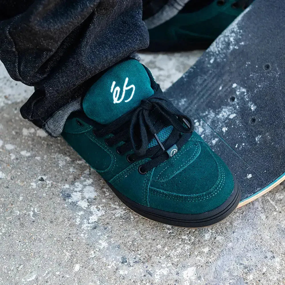 Accel Skate Shoe Suede | éS Skateboarding Low-Top Shoe eS Footwear Sneakers Skate Style OG Premium
