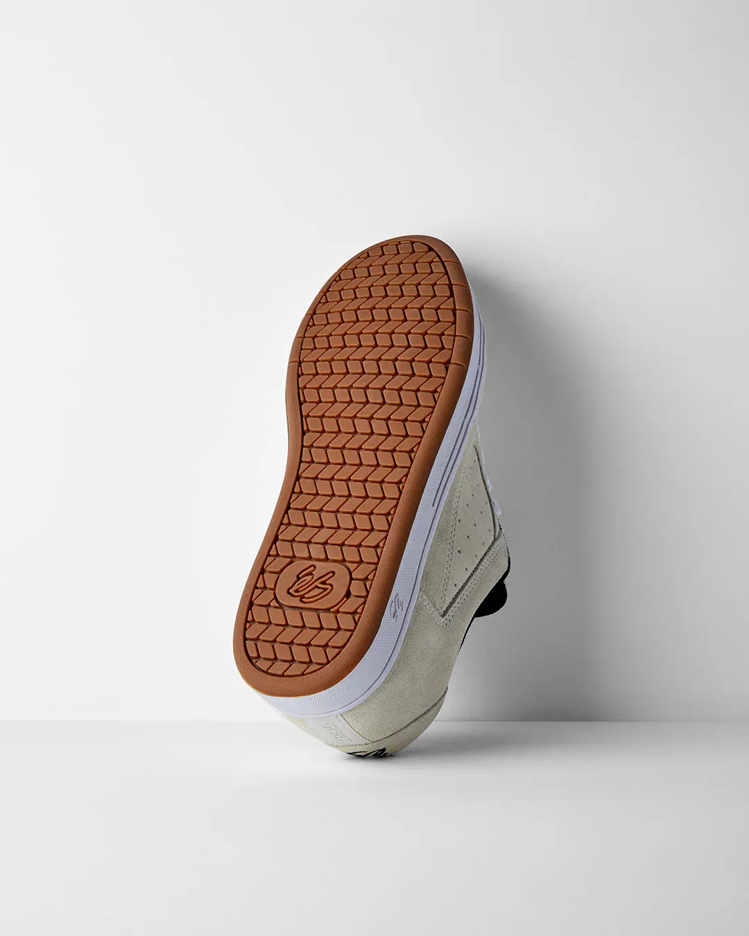 Accel Skate Shoes in White, Black | éS Skateboarding eS Footwear Sneakers Skate Style OG Premium