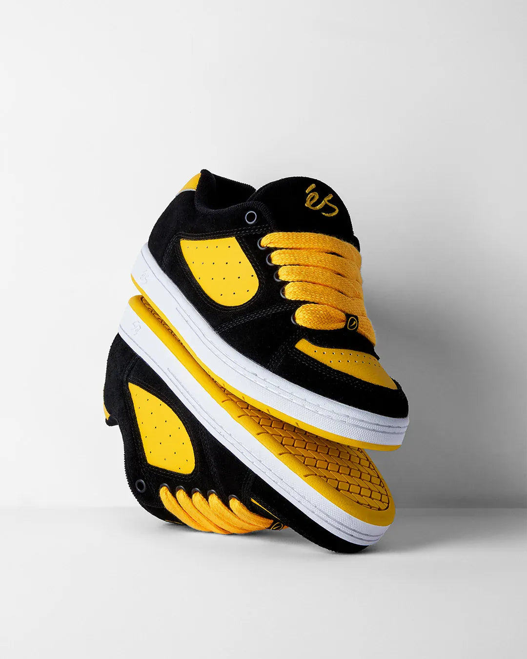 Accel Skate Shoes in Black, Yellow | éS Skateboarding eS Footwear Sneakers Skate Style OG Premium