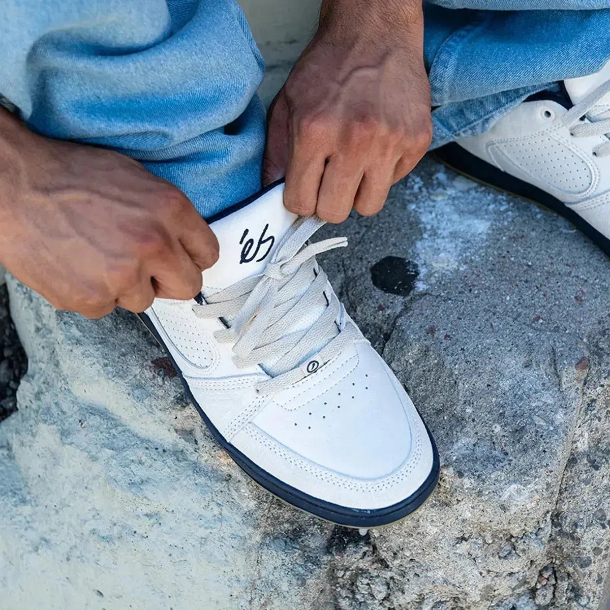 Accel Slim Shoe White/Navy/Gum Panel | éS Skateboarding Accel Slim Shoe White/Navy/Gum Panel | éS Skateboarding