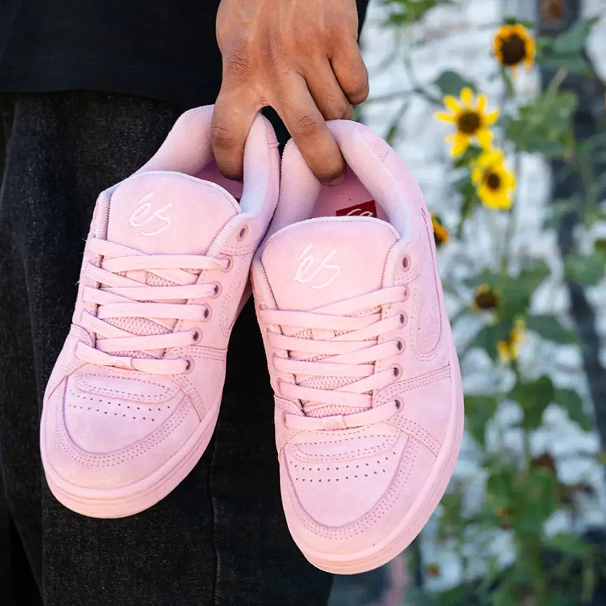 Accel Low-Top Shoe Pink Suede Classic | éS Skateboarding